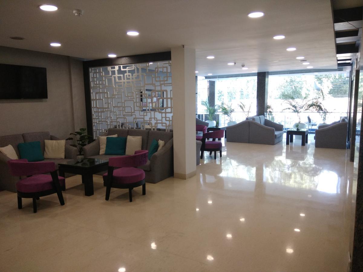 Capital O 7331 Hotel Downtown 뉴델리 외부 사진
