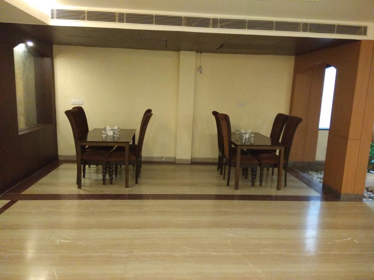 Capital O 7331 Hotel Downtown 뉴델리 외부 사진