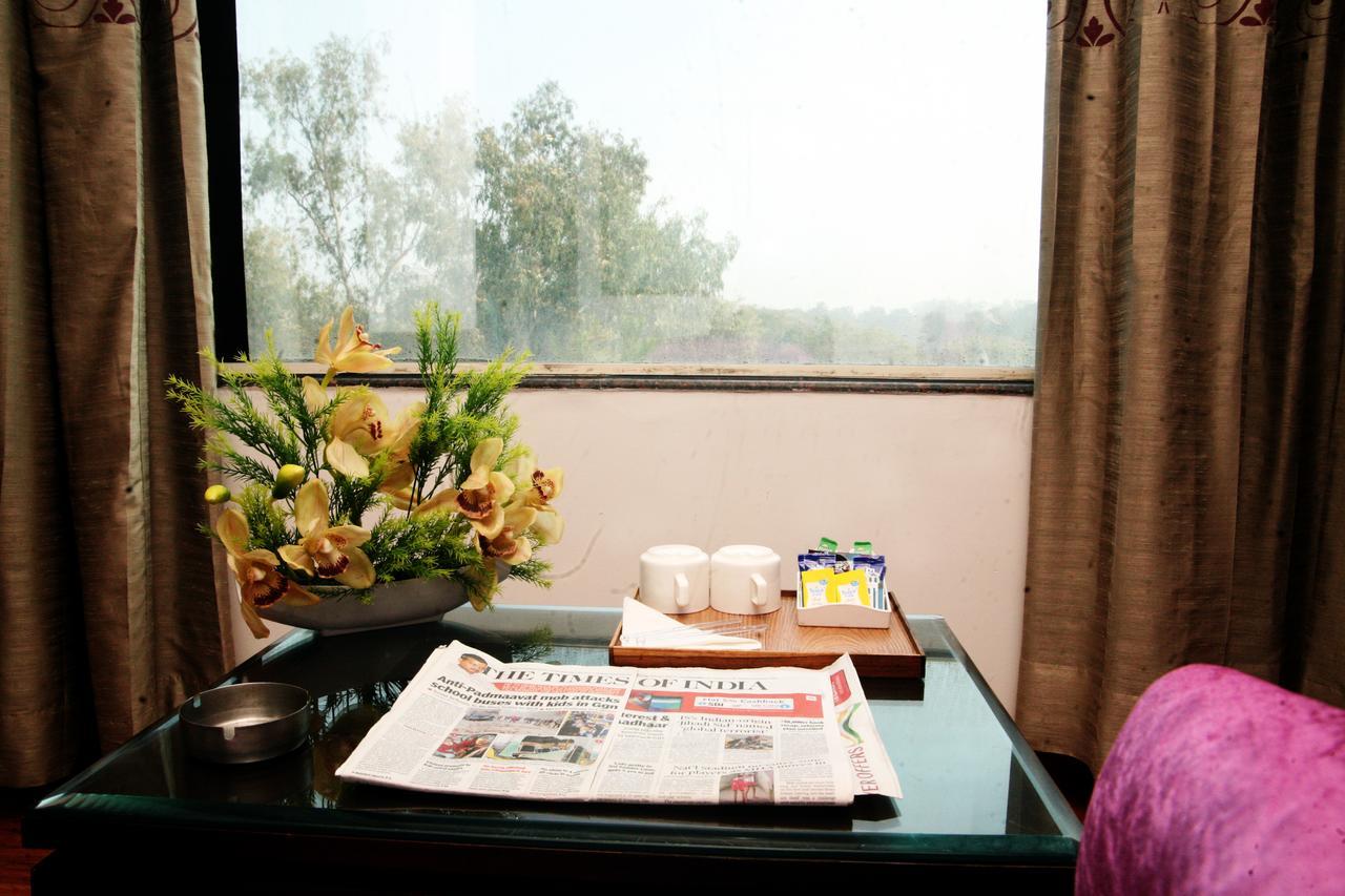 Capital O 7331 Hotel Downtown 뉴델리 외부 사진