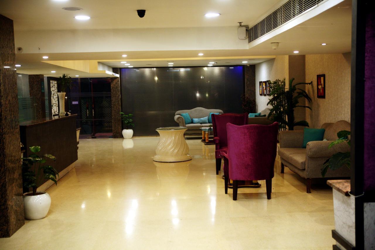Capital O 7331 Hotel Downtown 뉴델리 외부 사진