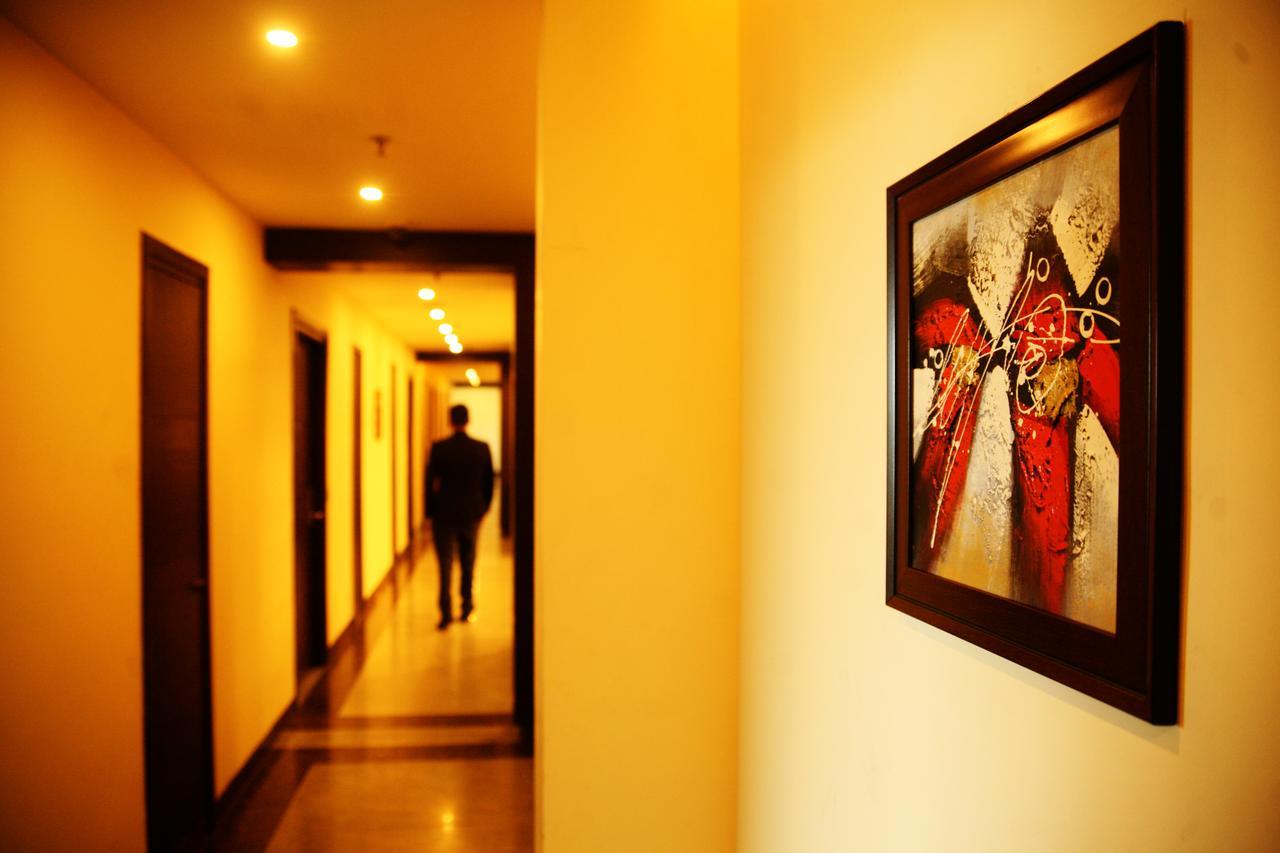 Capital O 7331 Hotel Downtown 뉴델리 외부 사진