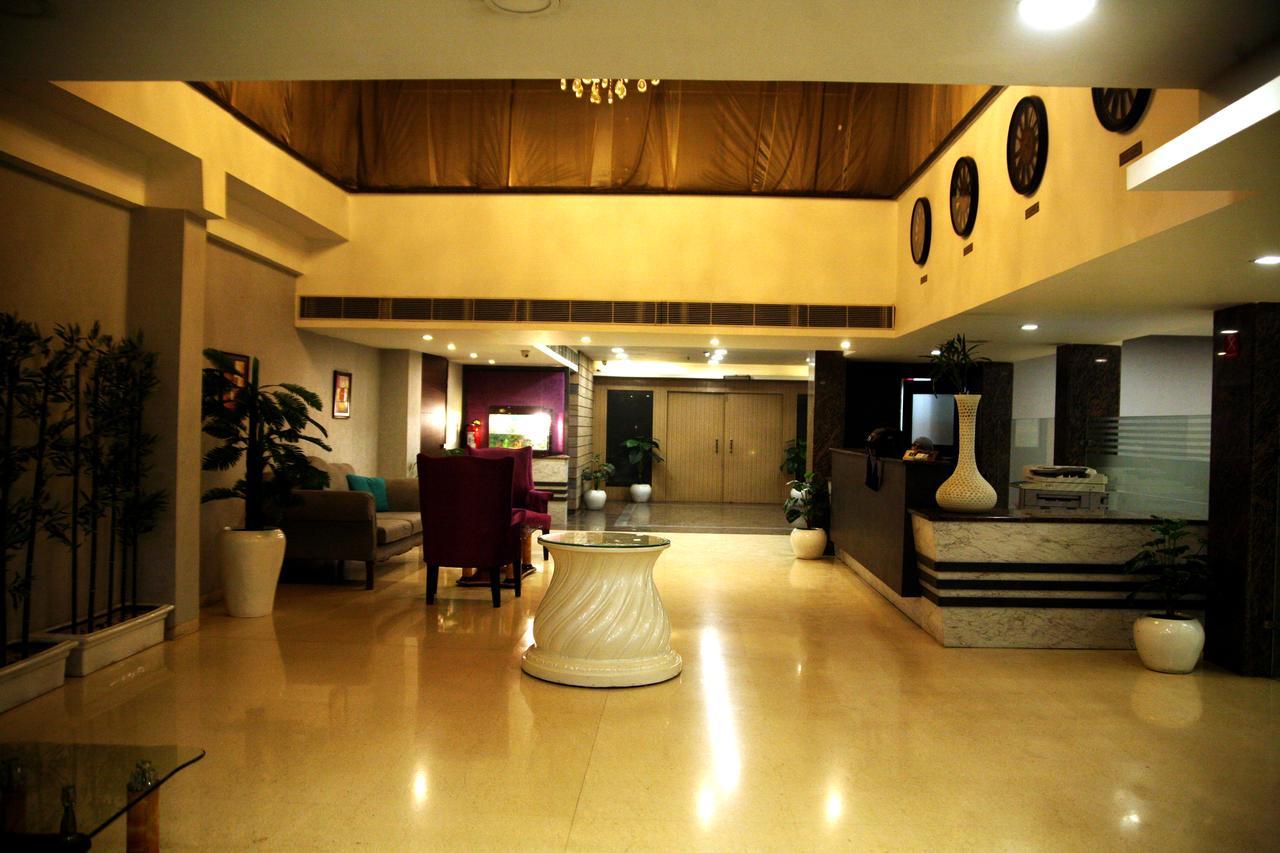 Capital O 7331 Hotel Downtown 뉴델리 외부 사진